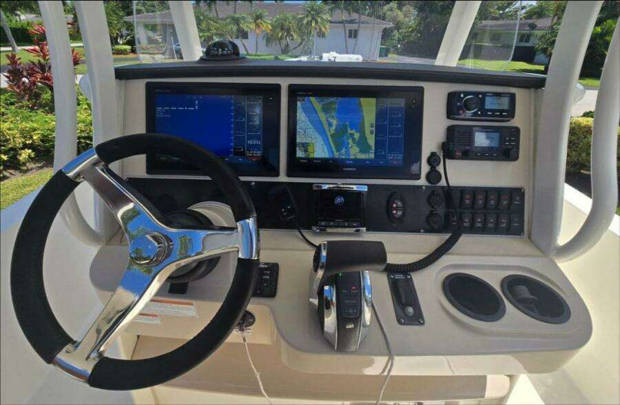 27ft Boston Whaler Yacht For Sale