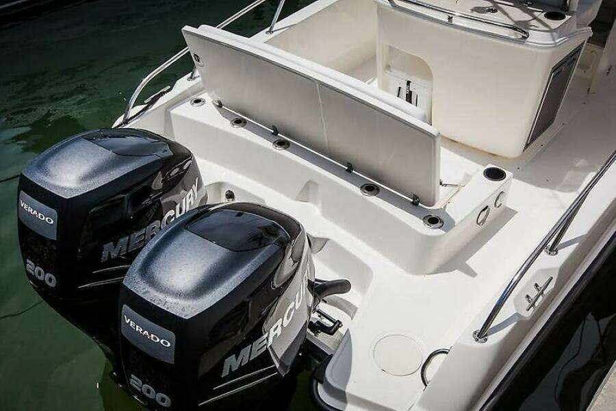 27ft Boston Whaler Yacht For Sale