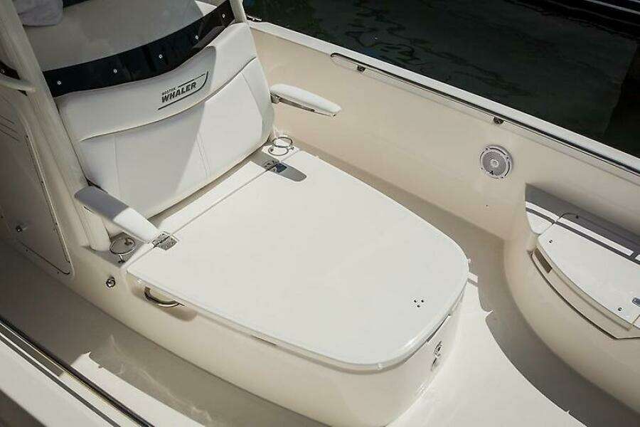 27ft Boston Whaler Yacht For Sale
