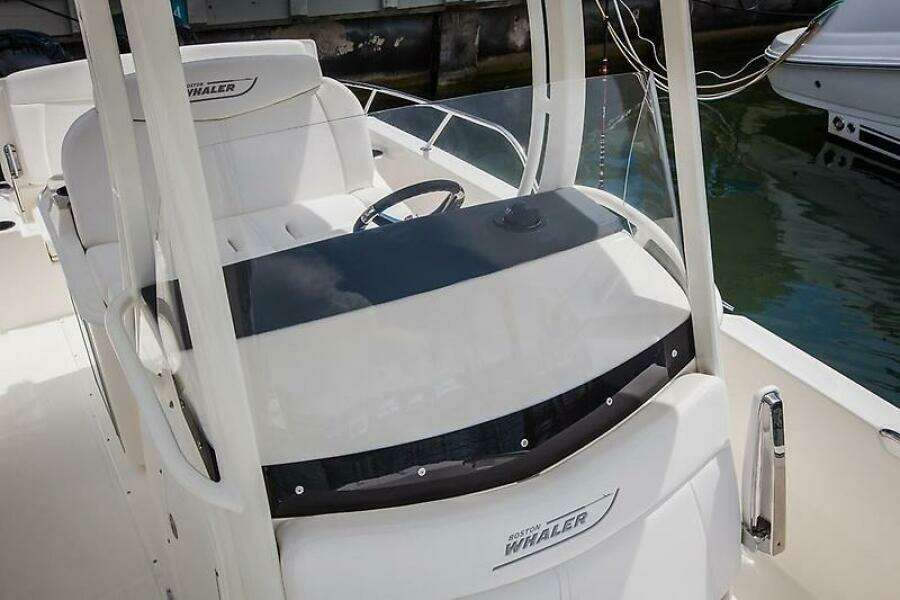 27ft Boston Whaler Yacht For Sale