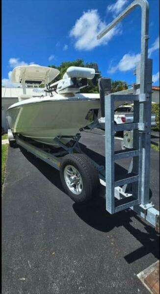 27ft Boston Whaler Yacht For Sale