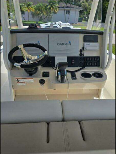 27ft Boston Whaler Yacht For Sale