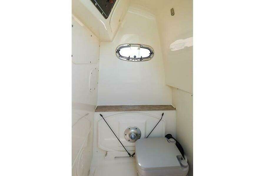 27ft Boston Whaler Yacht For Sale