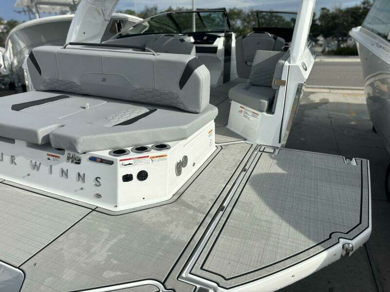 29ft Four Winns Yacht For Sale