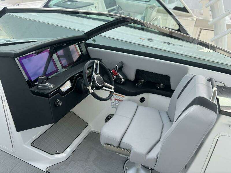 29ft Four Winns Yacht For Sale