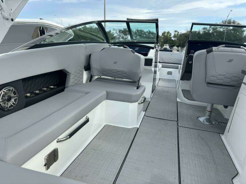29ft Four Winns Yacht For Sale
