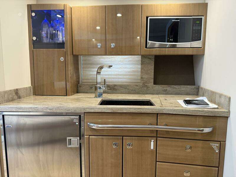 ANOTHER SIX PACK 37ft Formula Yacht For Sale