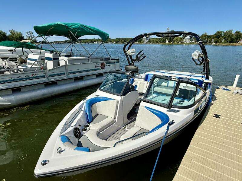 21ft Correct Craft Yacht For Sale