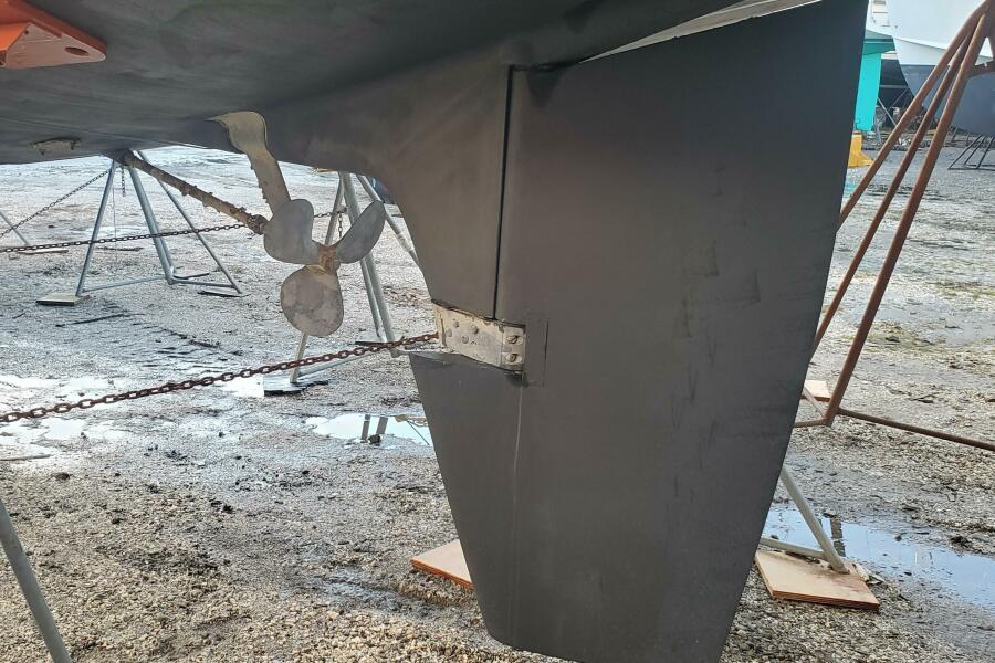 42' 2001 Moody 42 Center Cockpit