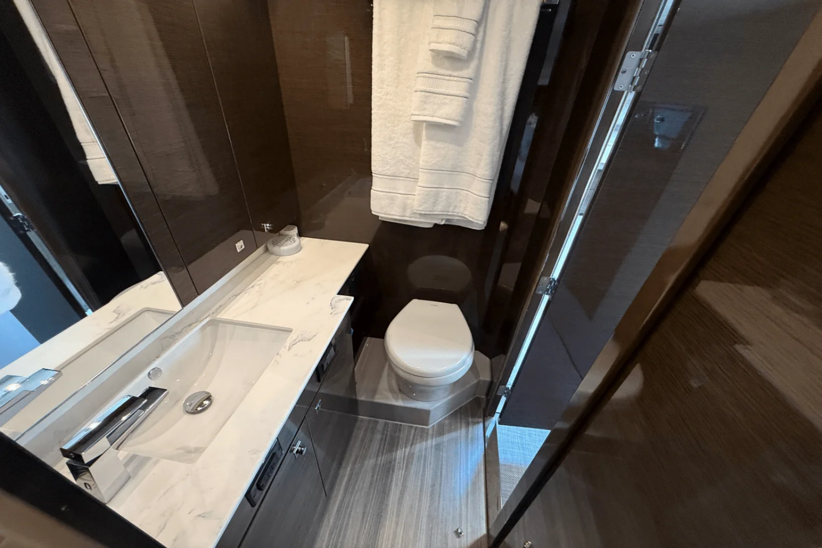 2020 Cruisers Yachts 50 CANTIUS