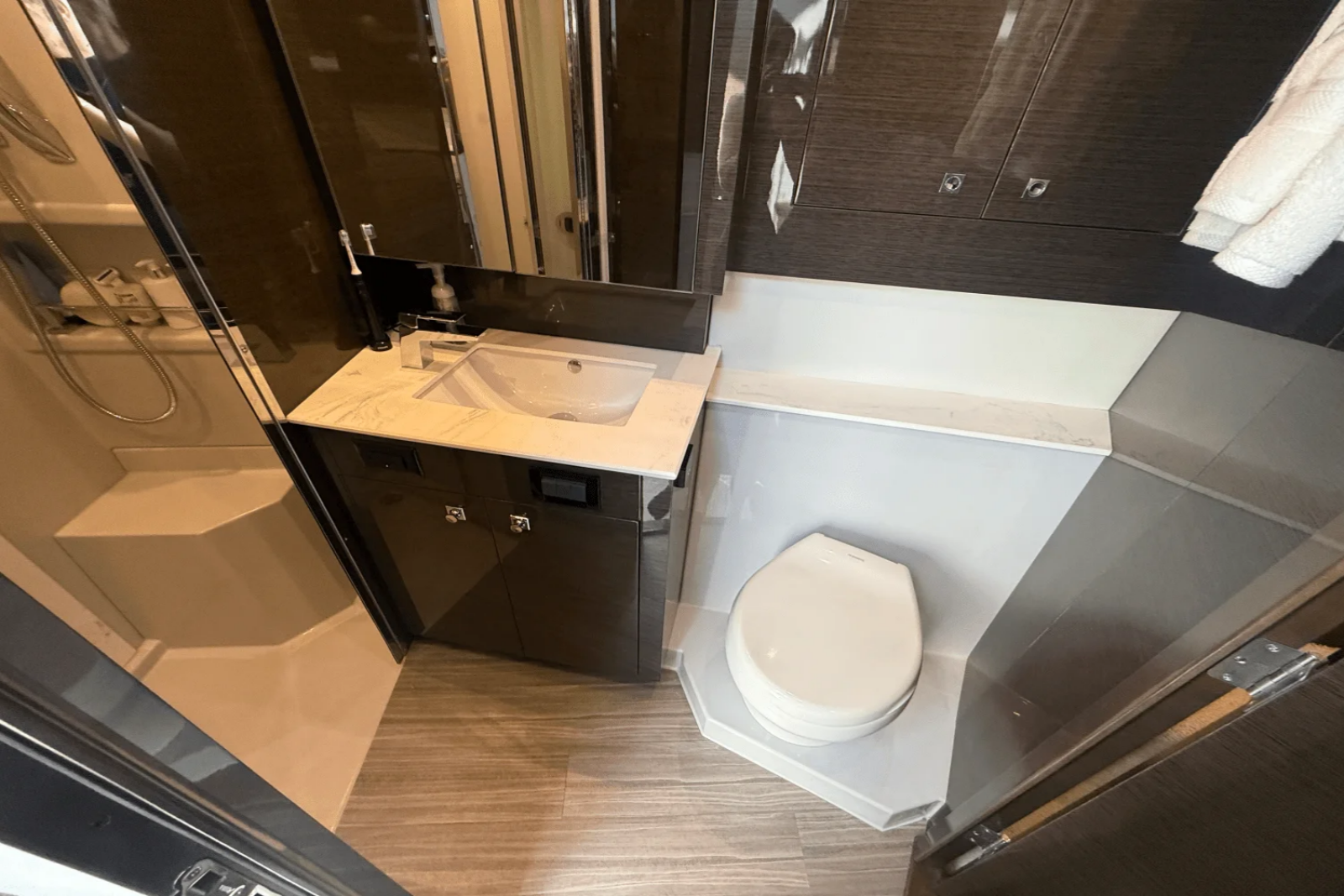 2020 Cruisers Yachts 50 CANTIUS