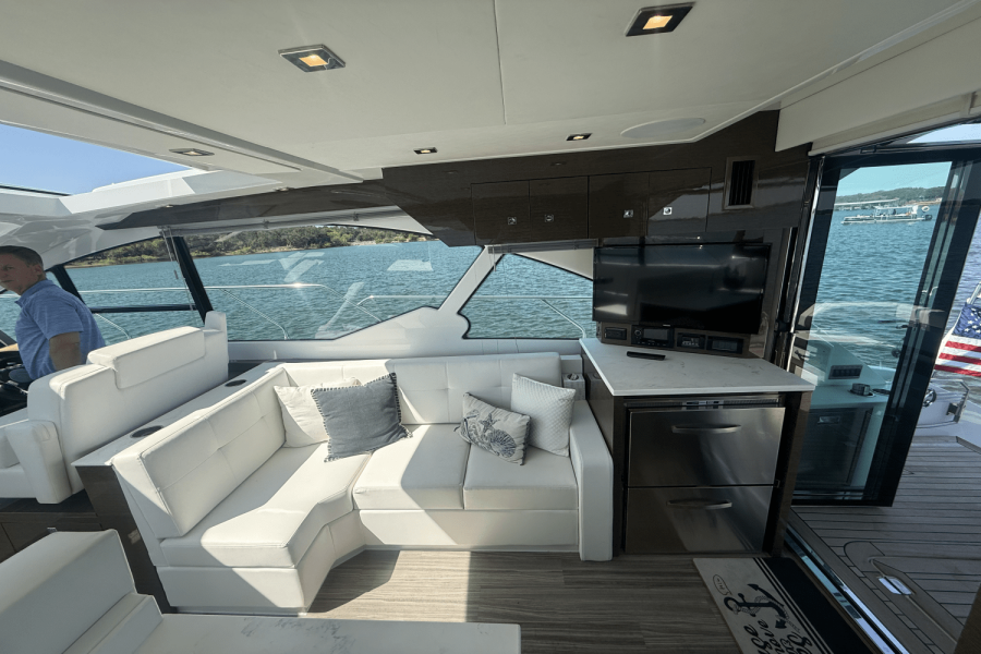 50ft Cruisers Yachts Yacht For Sale