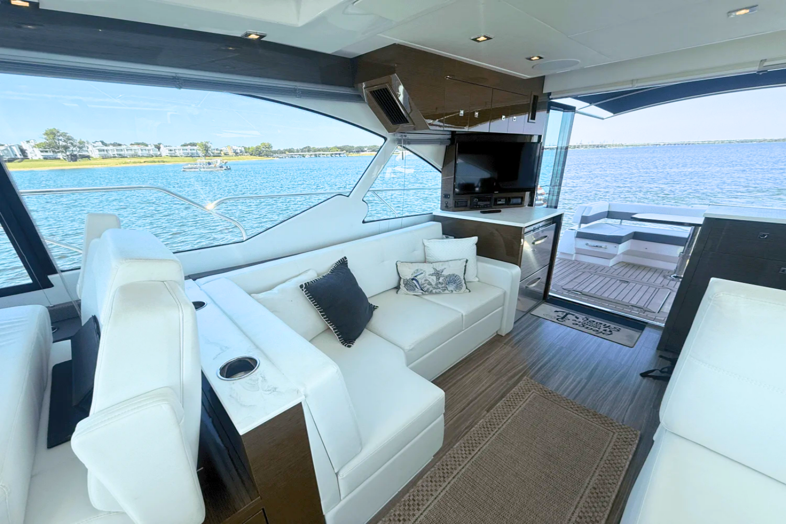 2020 Cruisers Yachts 50 CANTIUS