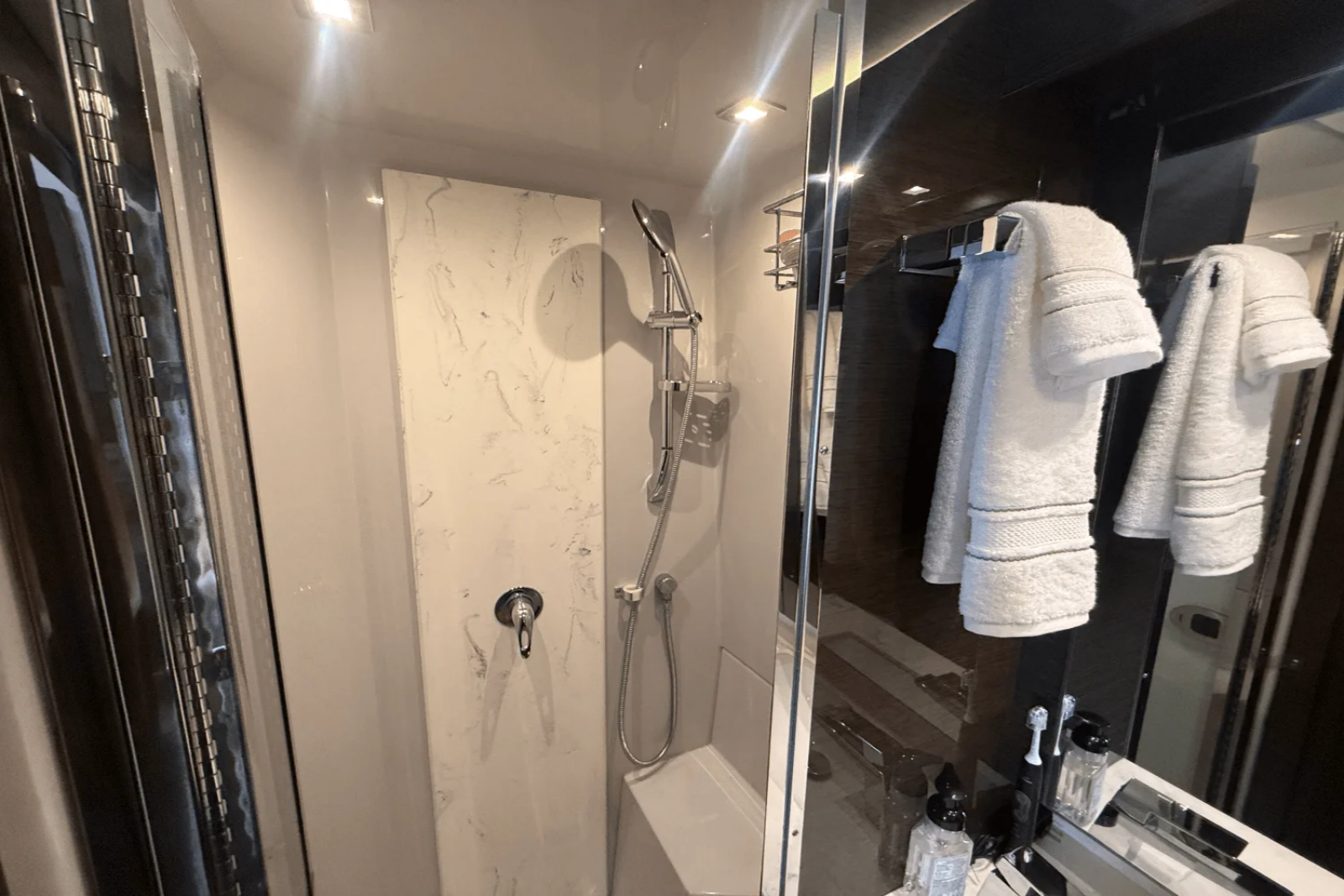 2020 Cruisers Yachts 50 CANTIUS