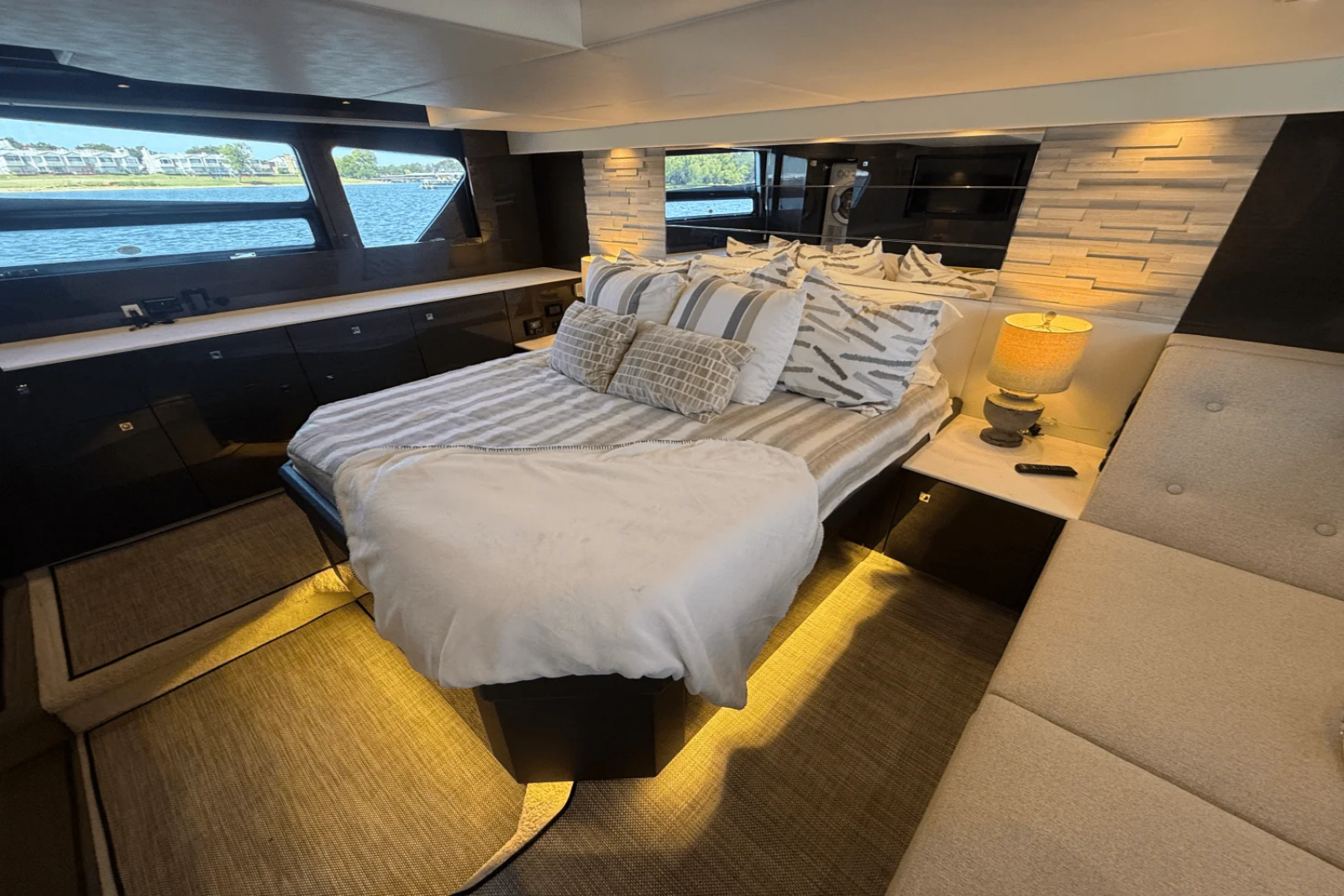 2020 Cruisers Yachts 50 CANTIUS