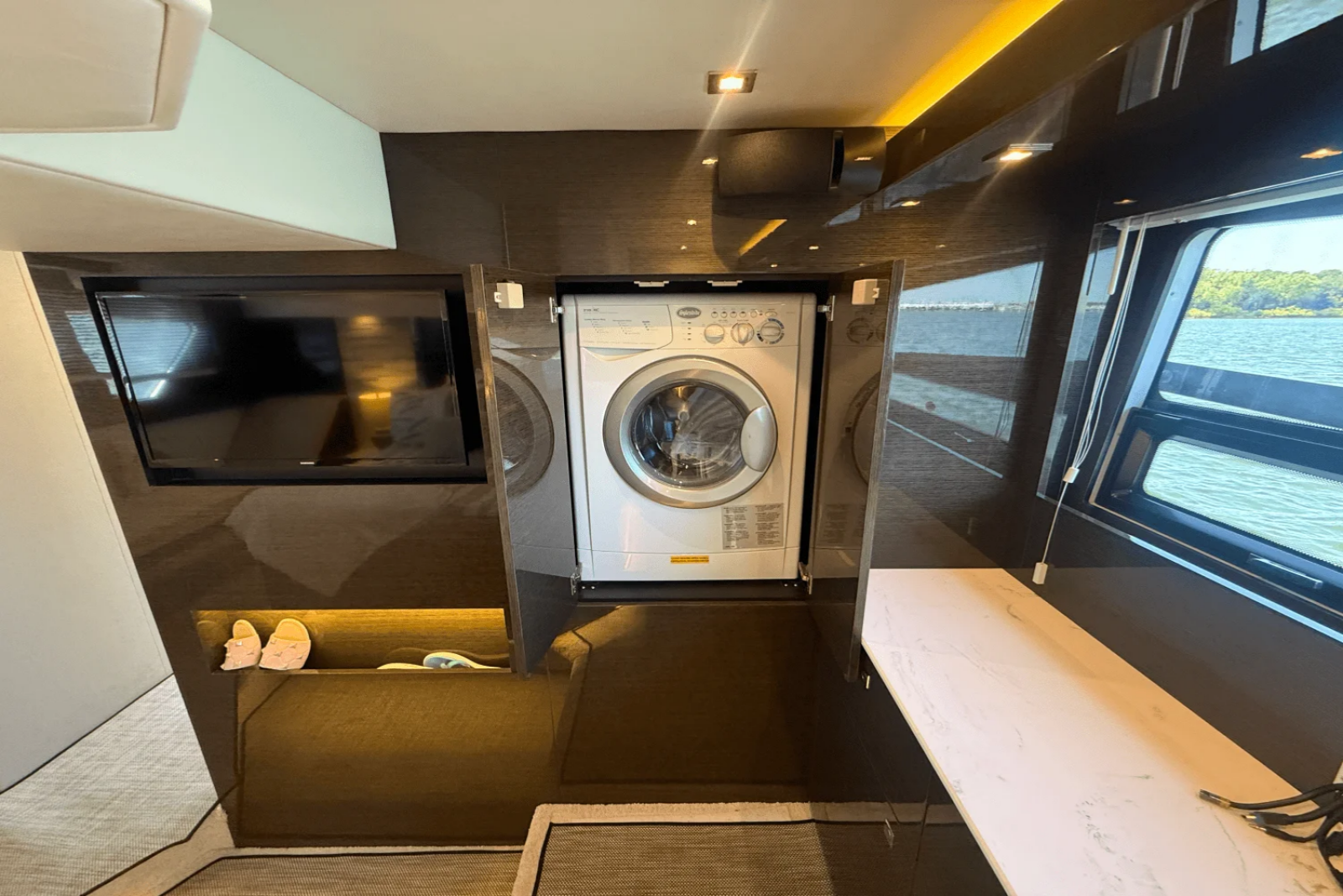 2020 Cruisers Yachts 50 CANTIUS