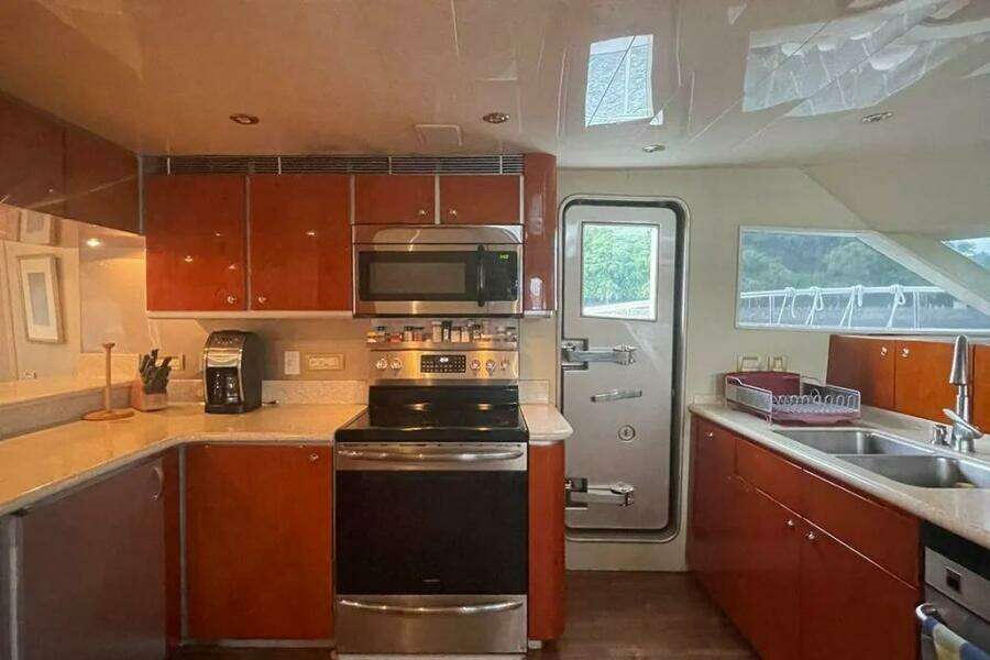 92ft Cheoy Lee Yacht For Sale