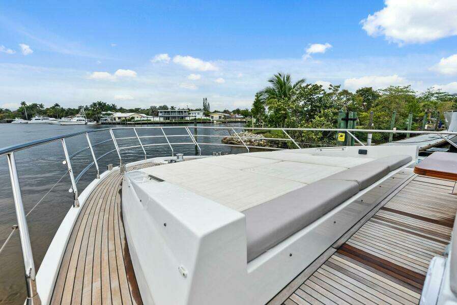 72ft Azimut Yacht For Sale