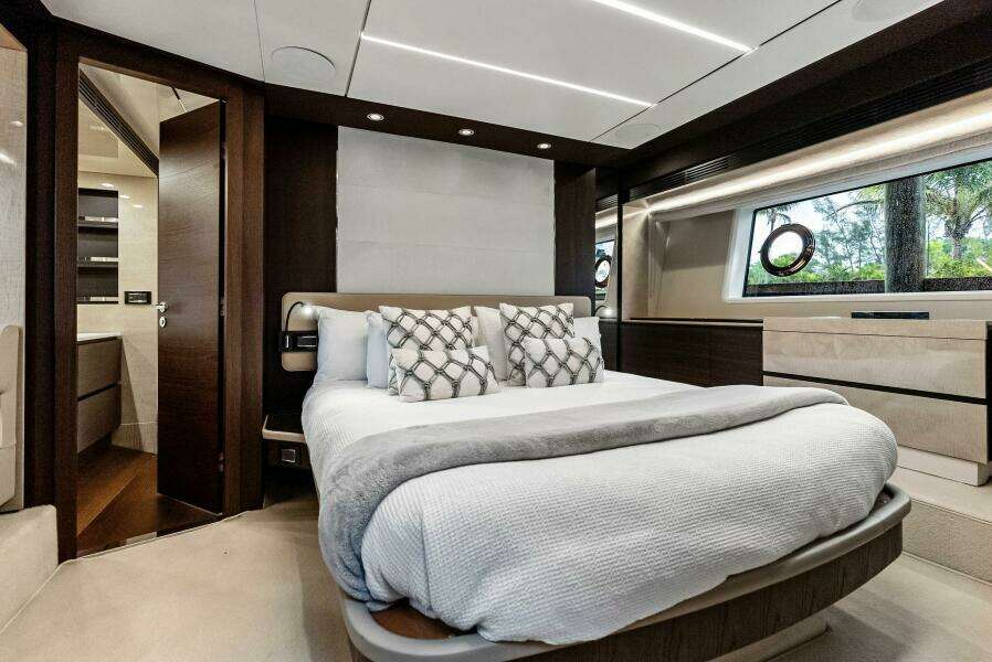 72ft Azimut Yacht For Sale