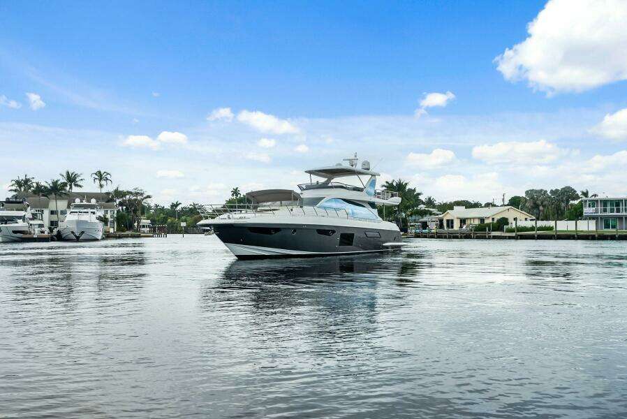 72ft Azimut Yacht For Sale