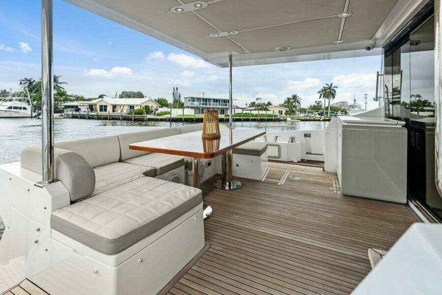 72ft Azimut Yacht For Sale