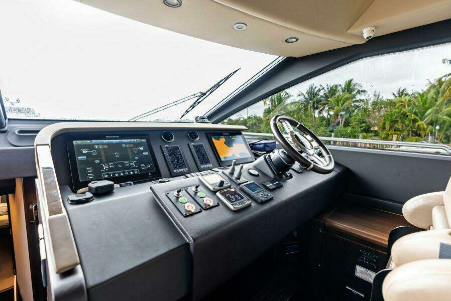 72ft Azimut Yacht For Sale