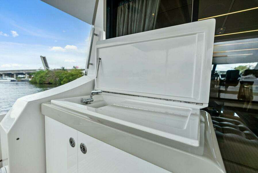 72ft Azimut Yacht For Sale