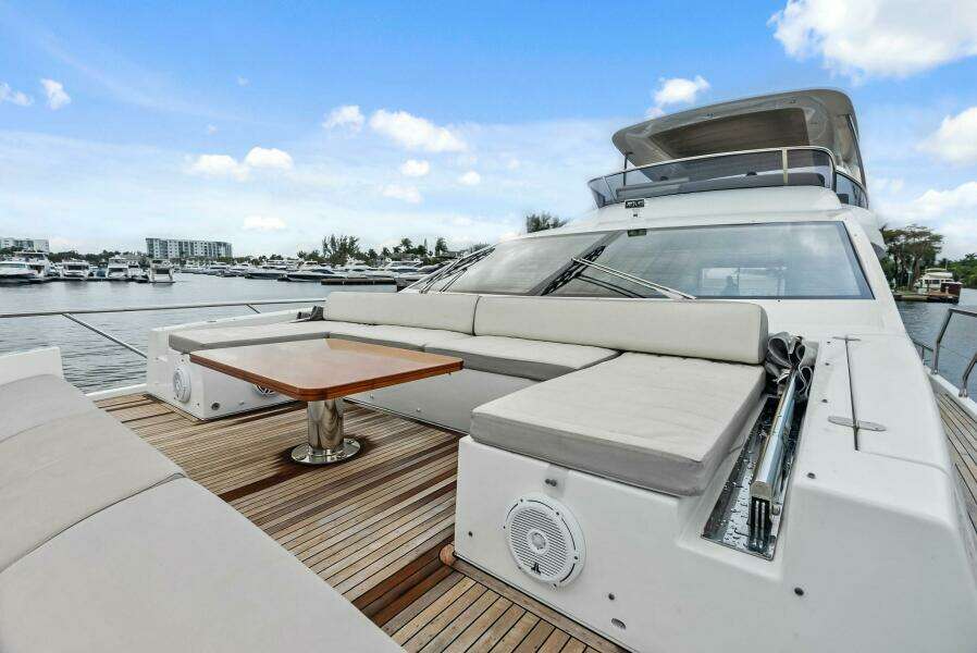72ft Azimut Yacht For Sale