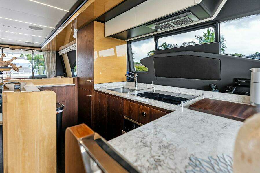 72ft Azimut Yacht For Sale