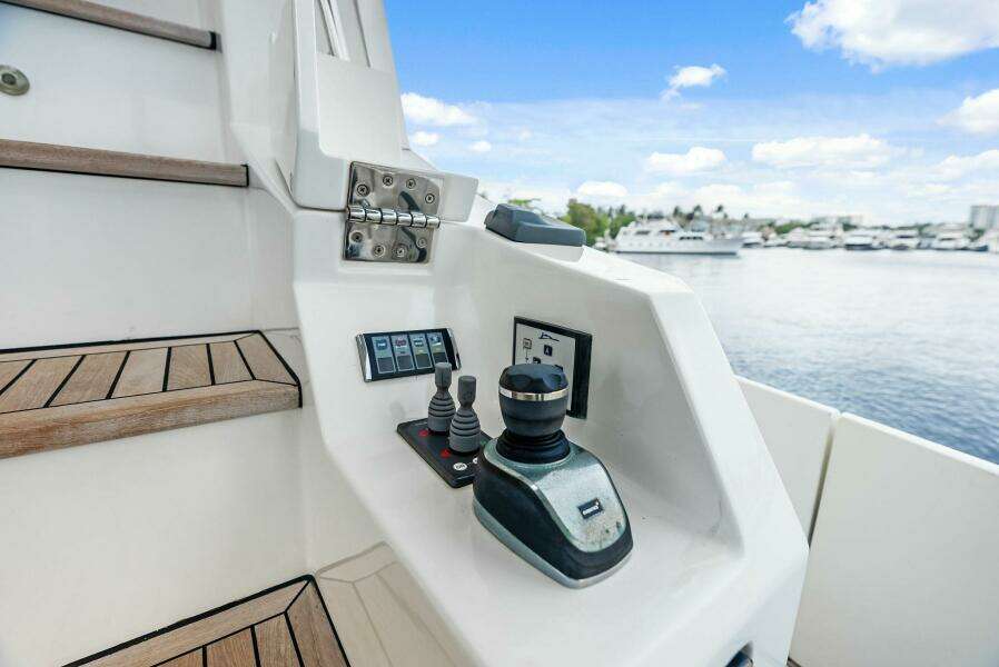 72ft Azimut Yacht For Sale