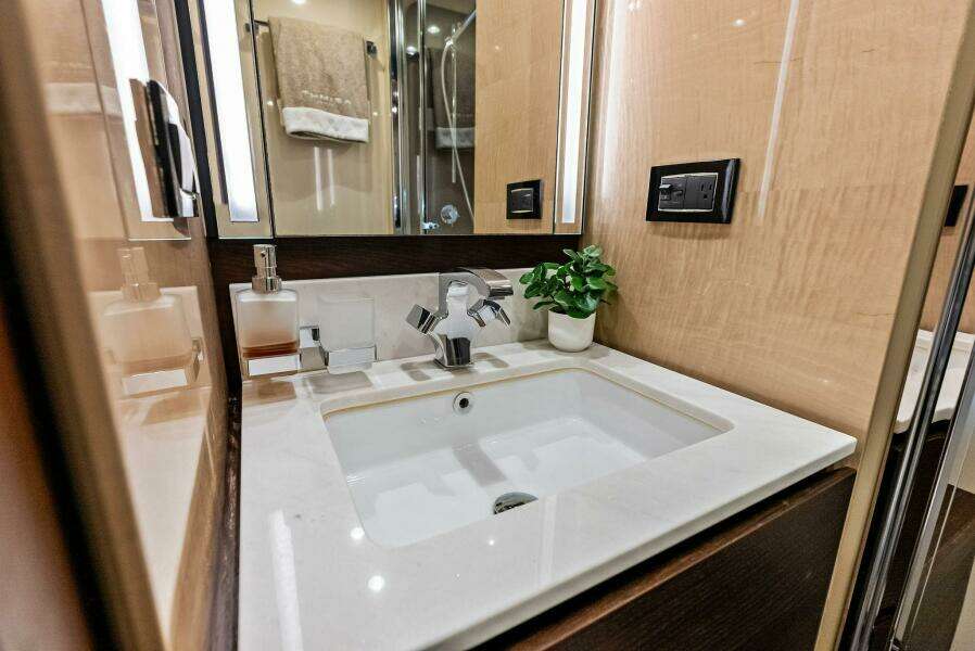 72ft Azimut Yacht For Sale