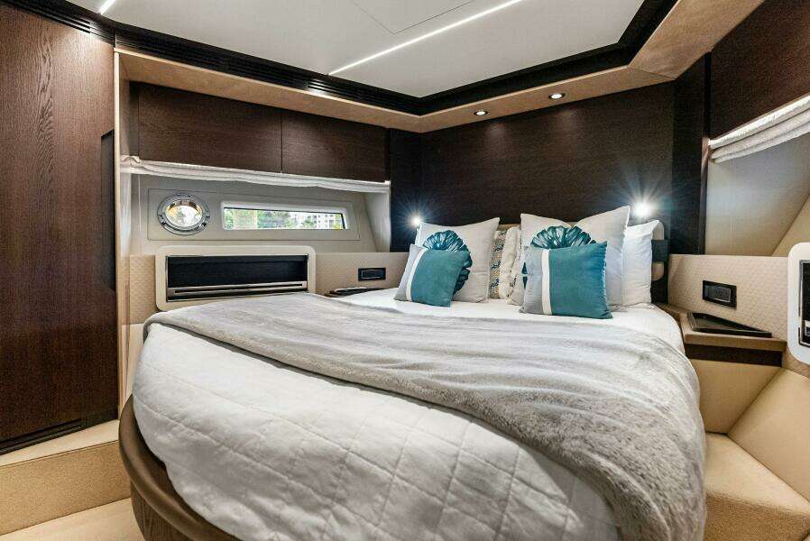 72ft Azimut Yacht For Sale