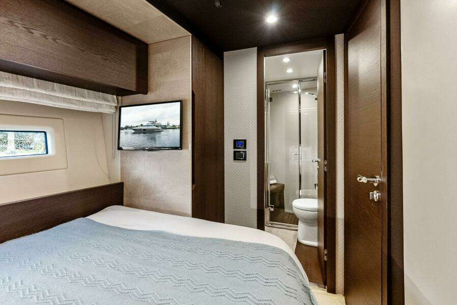 72ft Azimut Yacht For Sale