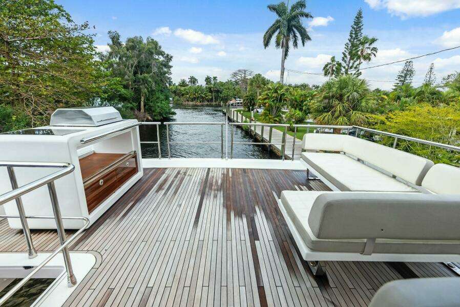 72ft Azimut Yacht For Sale