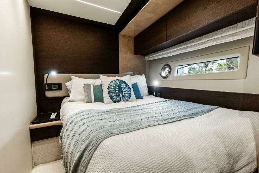 72ft Azimut Yacht For Sale