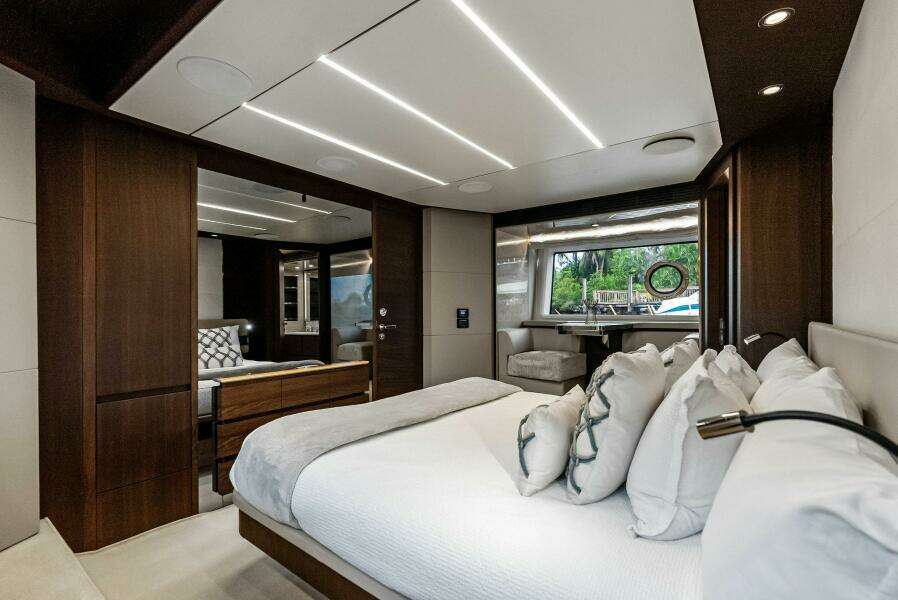 72ft Azimut Yacht For Sale