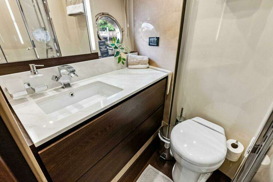 72ft Azimut Yacht For Sale
