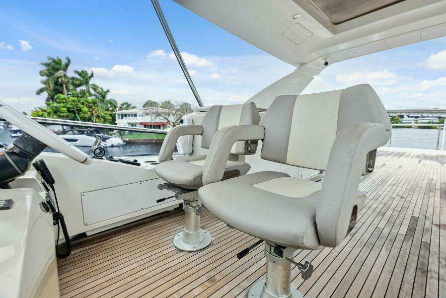 72ft Azimut Yacht For Sale