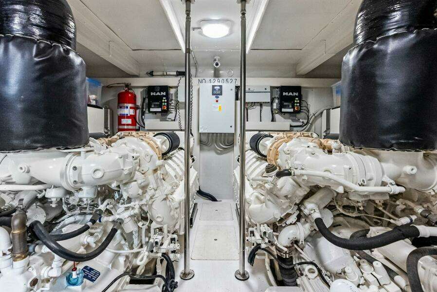 72ft Azimut Yacht For Sale