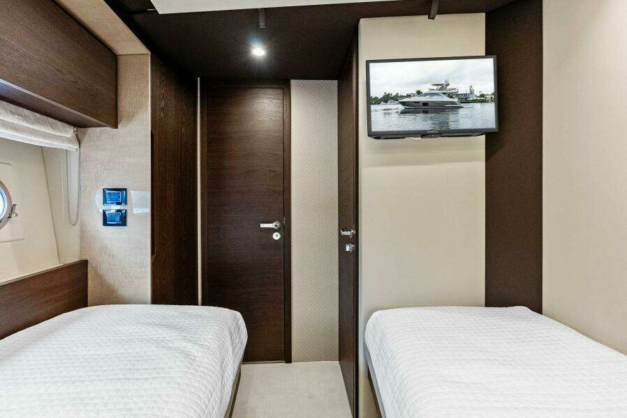 72ft Azimut Yacht For Sale