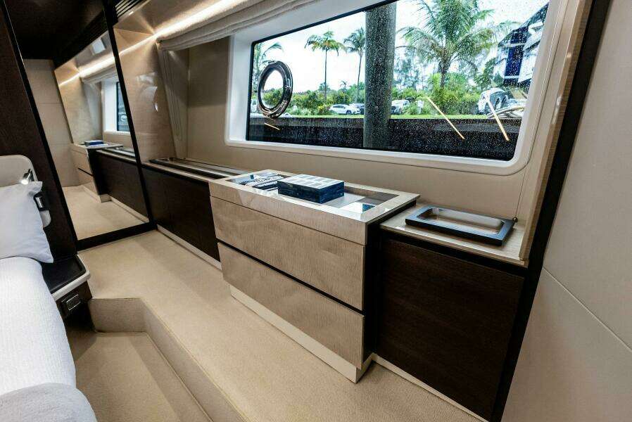 72ft Azimut Yacht For Sale