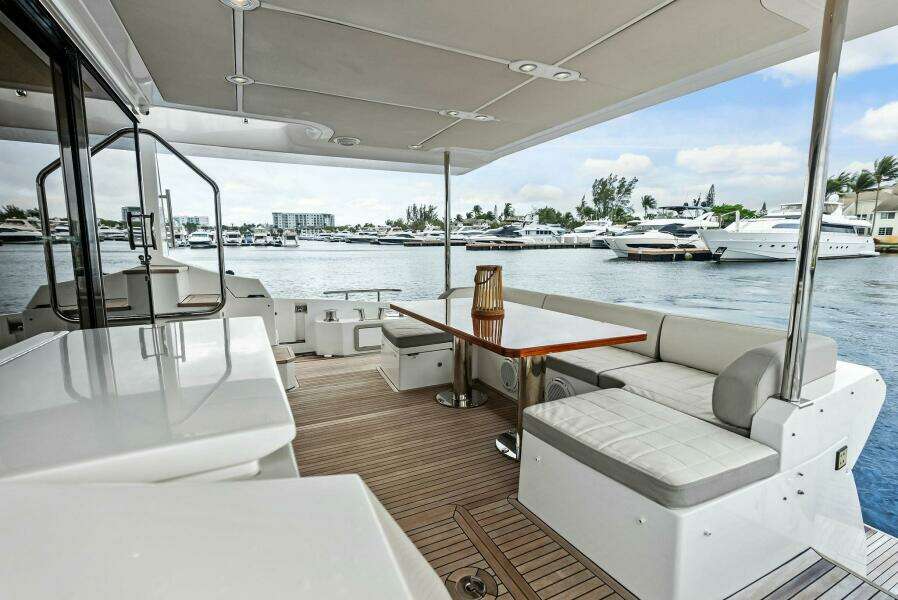 72ft Azimut Yacht For Sale