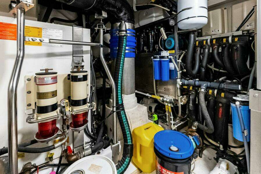 72ft Azimut Yacht For Sale
