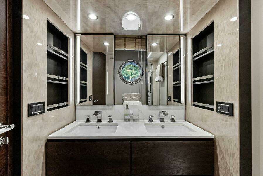 72ft Azimut Yacht For Sale