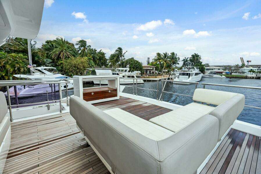 72ft Azimut Yacht For Sale