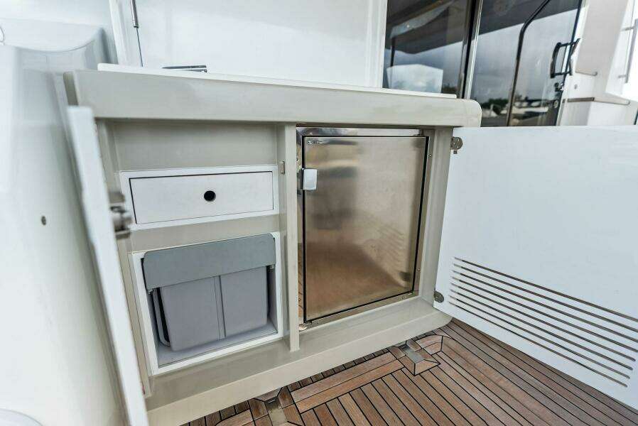72ft Azimut Yacht For Sale