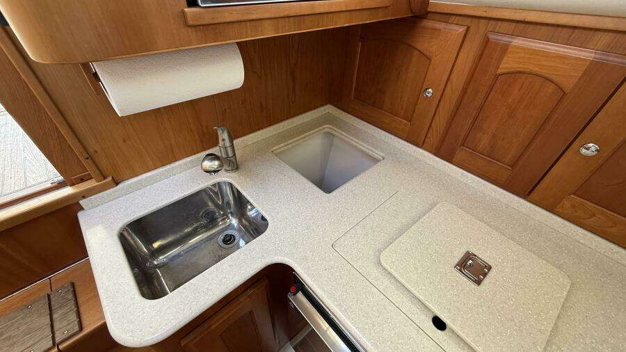 Tova 32ft Legacy Yacht For Sale