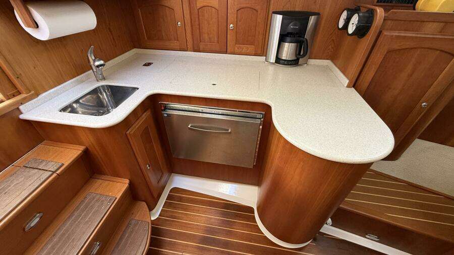 Tova 32ft Legacy Yacht For Sale