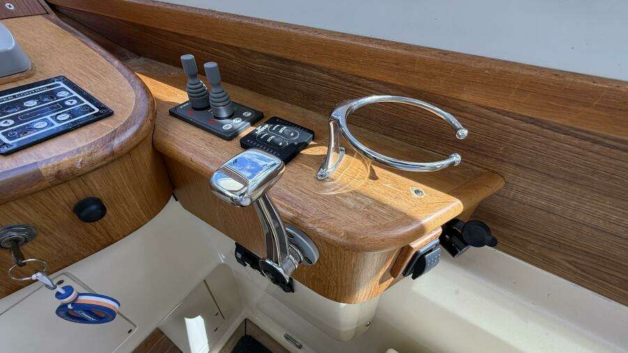 Tova 32ft Legacy Yacht For Sale