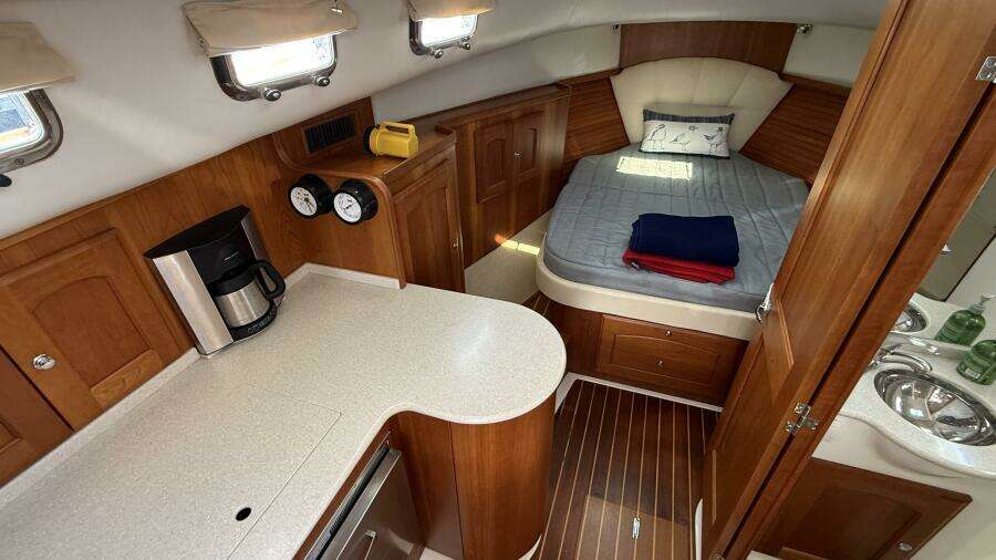 Tova 32ft Legacy Yacht For Sale